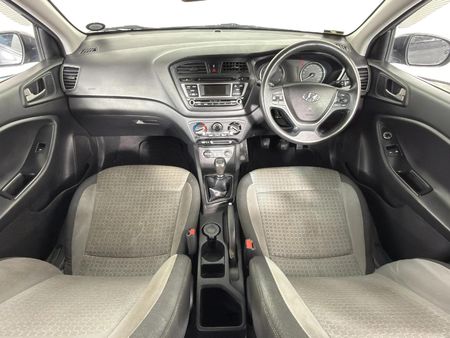 2017-Hyundai-i20-12-Motion_6
