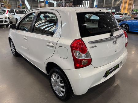 2016-Toyota-Etios-15-XS-5-dr_4