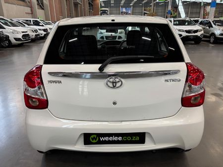 2016-Toyota-Etios-15-XS-5-dr_5