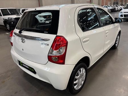 2016-Toyota-Etios-15-XS-5-dr_6