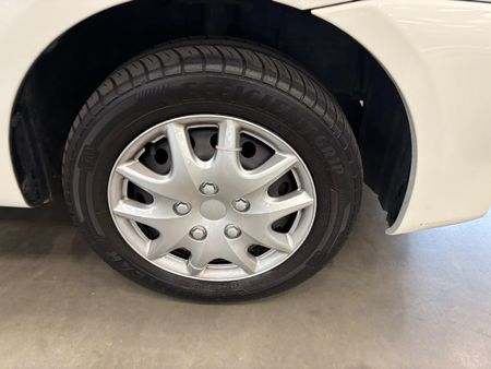 2016-Toyota-Etios-15-XS-5-dr_8