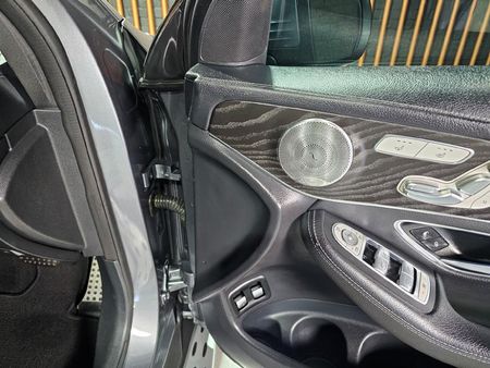 2015-Mercedes-Benz-GLC-250d_7