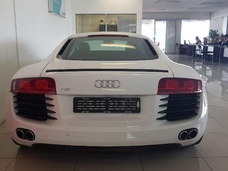 2009-Audi-R8-42-quattro_4