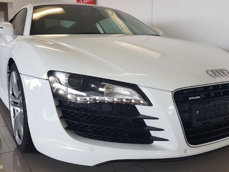 2009-Audi-R8-42-quattro_6