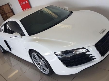 2009-Audi-R8-42-quattro_8