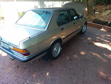 1985-BMW-5-Series-528i-Exec_1