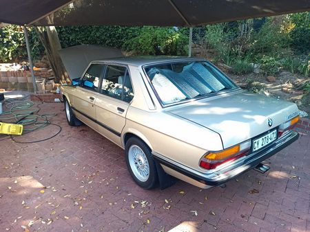 1985-BMW-5-Series-528i-Exec_2