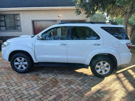 2009-Toyota-Fortuner-30-D-4D-Raised-Body_12
