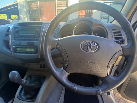2009-Toyota-Fortuner-30-D-4D-Raised-Body_15