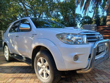 2009-Toyota-Fortuner-30-D-4D-Raised-Body_2
