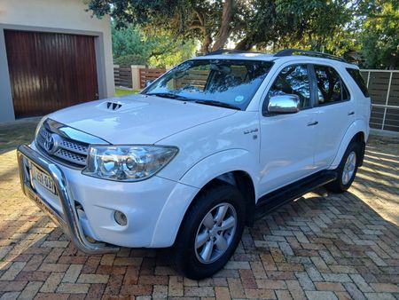 2009-Toyota-Fortuner-30-D-4D-Raised-Body_3