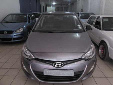 2014-Hyundai-i20-14-Fluid_0