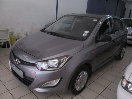 2014-Hyundai-i20-14-Fluid_1