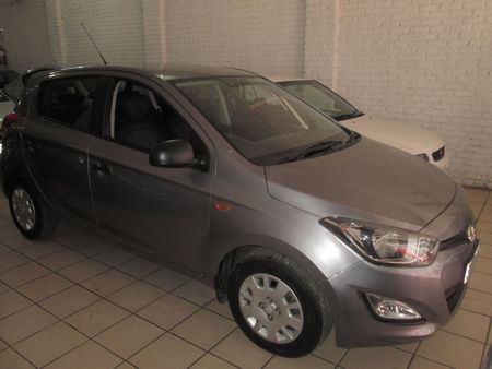 2014-Hyundai-i20-14-Fluid_2