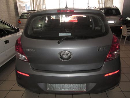 2014-Hyundai-i20-14-Fluid_3