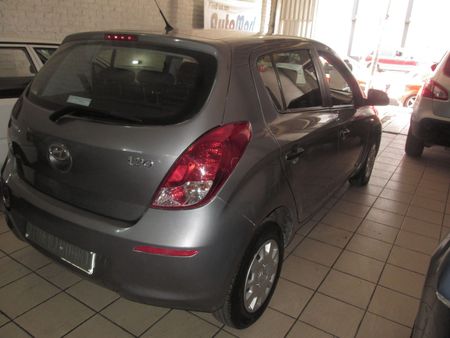 2014-Hyundai-i20-14-Fluid_5