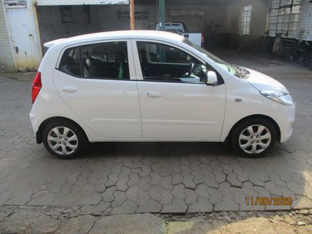 2015-Hyundai-i10-11-GLS-Motion_3