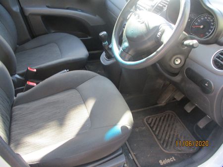 2015-Hyundai-i10-11-GLS-Motion_4