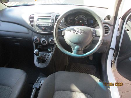 2015-Hyundai-i10-11-GLS-Motion_6