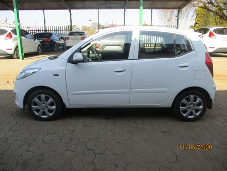 2015-Hyundai-i10-11-GLS-Motion_8