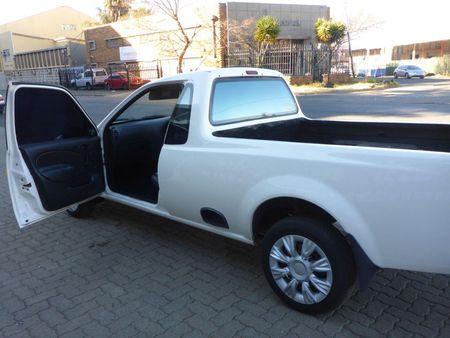 2006-Ford-Bantam-13i-XL_15