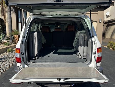 2005-Toyota-Land-Cruiser-100-47-V8-Auto_3