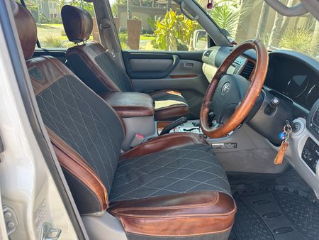 2005-Toyota-Land-Cruiser-100-47-V8-Auto_7