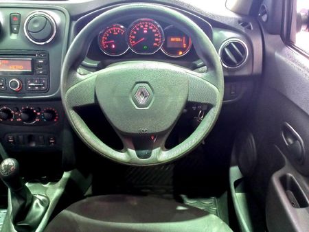 2016-Renault-Sandero-900T-Expression_7