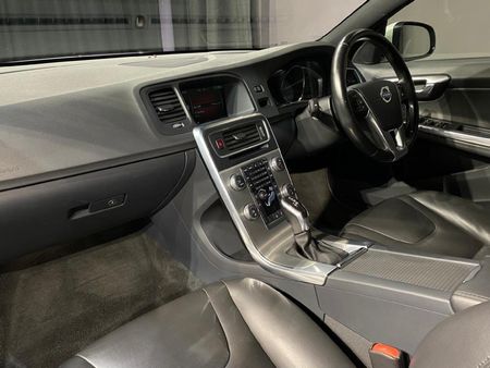 2015-Volvo-V60-D4-Inscription-Auto_9