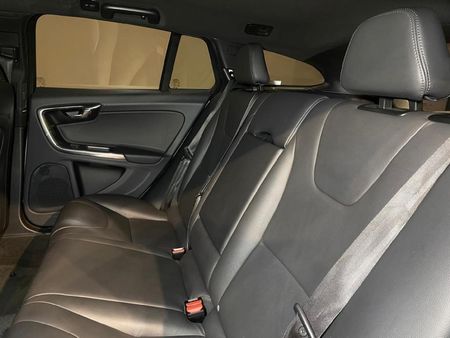 2015-Volvo-V60-D4-Inscription-Auto_11