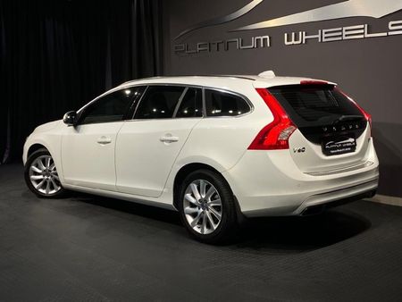 2015-Volvo-V60-D4-Inscription-Auto_3