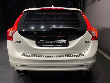 2015-Volvo-V60-D4-Inscription-Auto_4