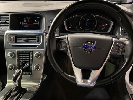 2015-Volvo-V60-D4-Inscription-Auto_6