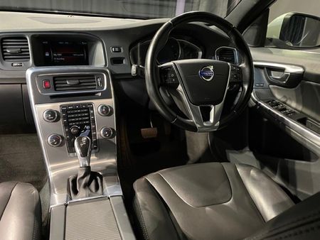 2015-Volvo-V60-D4-Inscription-Auto_8