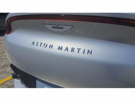 2021-Aston-Martin-DBX-40T_10