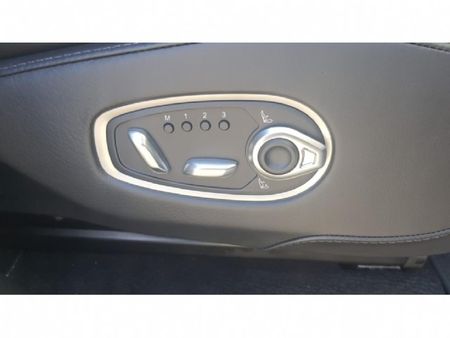 2021-Aston-Martin-DBX-40T_15