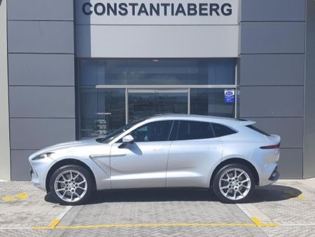 2021-Aston-Martin-DBX-40T_2