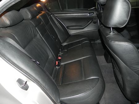 2004-BMW-3-Series-320i_11