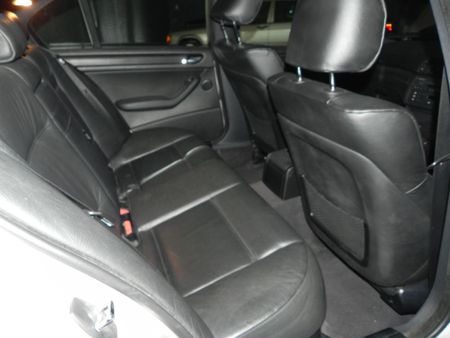 2004-BMW-3-Series-320i_12