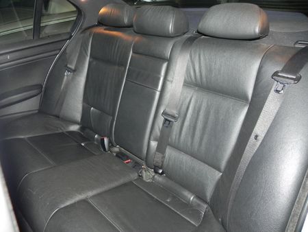 2004-BMW-3-Series-320i_18