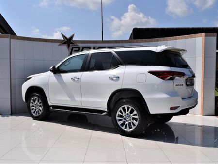 2022-Toyota-Fortuner-28-GD-6-Raised-Body-Auto_16