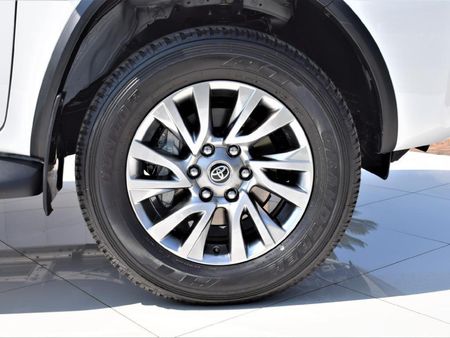 2022-Toyota-Fortuner-28-GD-6-Raised-Body-Auto_4