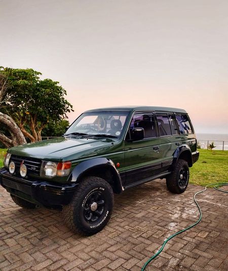 1996-Mitsubishi-Pajero-35-GLS_0