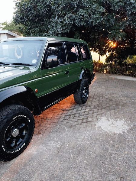 1996-Mitsubishi-Pajero-35-GLS_3
