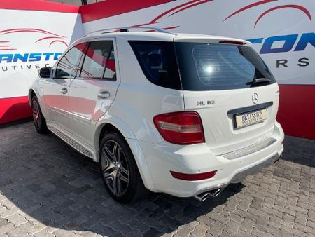 2009-Mercedes-Benz-ML-63-AMG_1