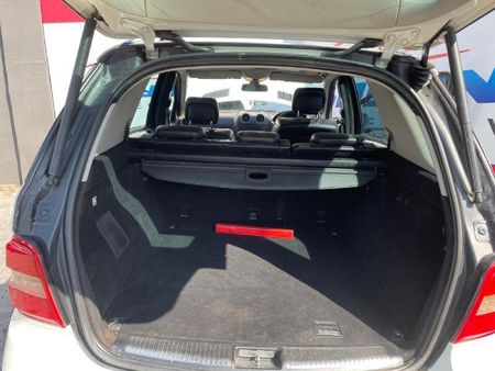 2009-Mercedes-Benz-ML-63-AMG_6