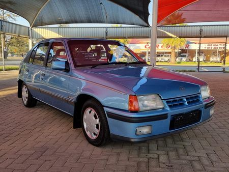 1988-Opel-Kadett-16-GSE_0