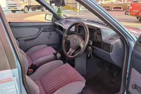 1988-Opel-Kadett-16-GSE_15