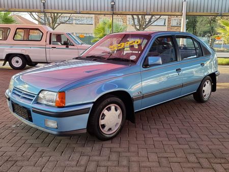 1988-Opel-Kadett-16-GSE_3