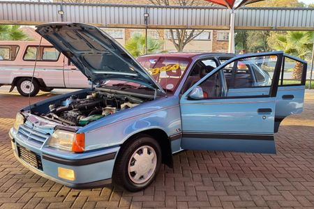 1988-Opel-Kadett-16-GSE_4